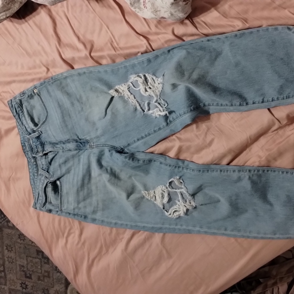 Like new Universal Thread boyfriend high waisted ripped jeans